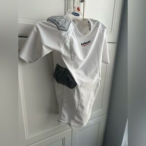 Schutt football under shirt w pads